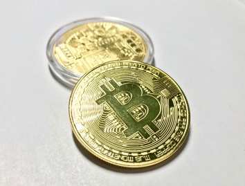 Монета Bitcoin в интернет-магазине BombSALES